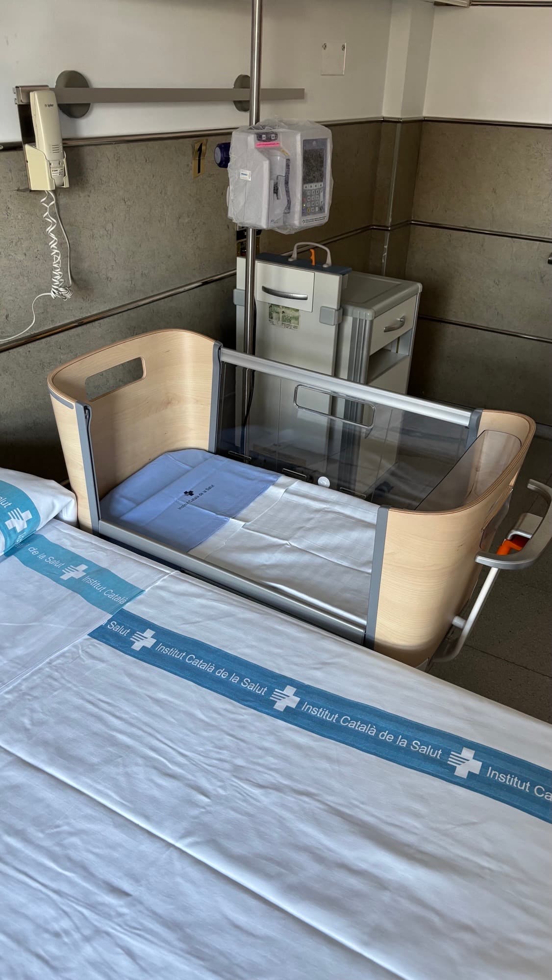 L’Arnau de Vilanova ha incorporat una vintena de bressols de collit per facilitar el contacte entre la mare i el nadó