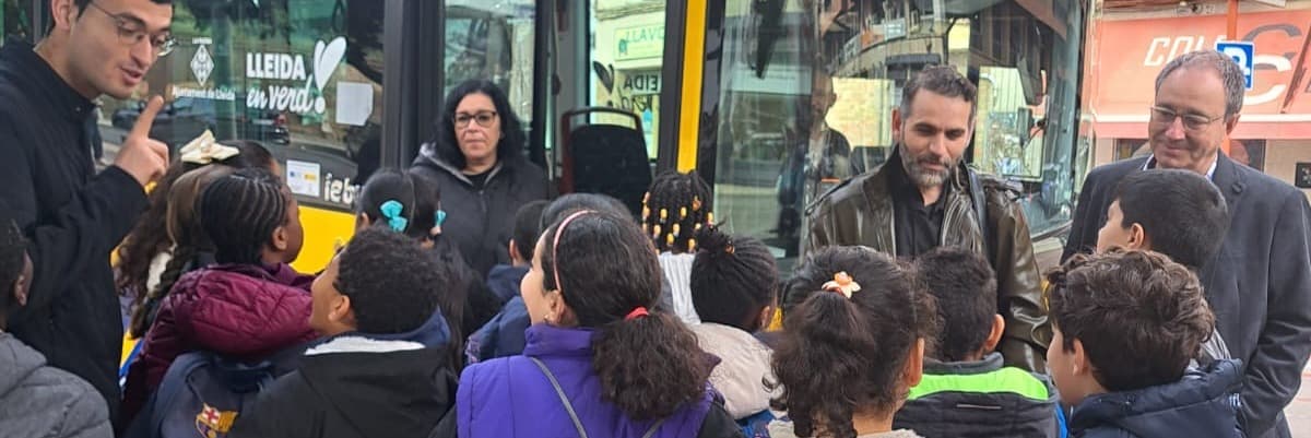 Prop de 650 alumnes i professors de Lleida participen en l’activitat ‘Puja a l’autobús’