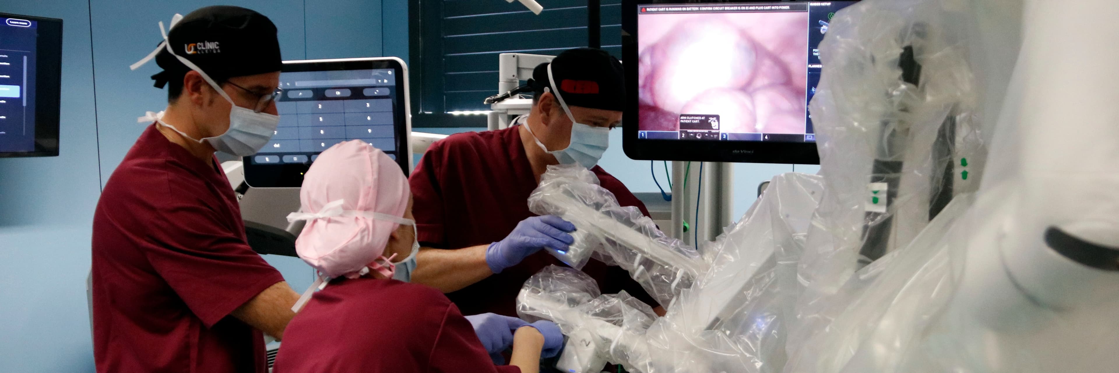 El centre CREBA de Torrelameu imparteix formacions pioneres de cirurgia robòtica amb porcs