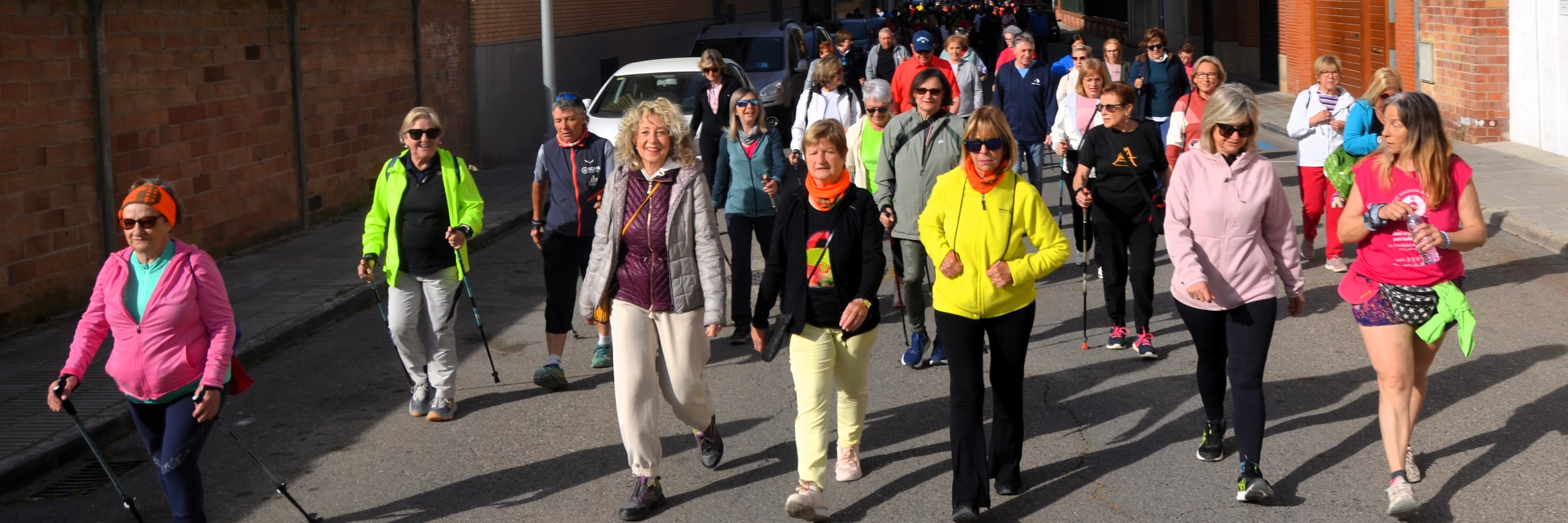 Mollerussa celebra el Dia Mundial de l’Activitat Física amb una caminada saludable que ha aplegat prop de 400 persones