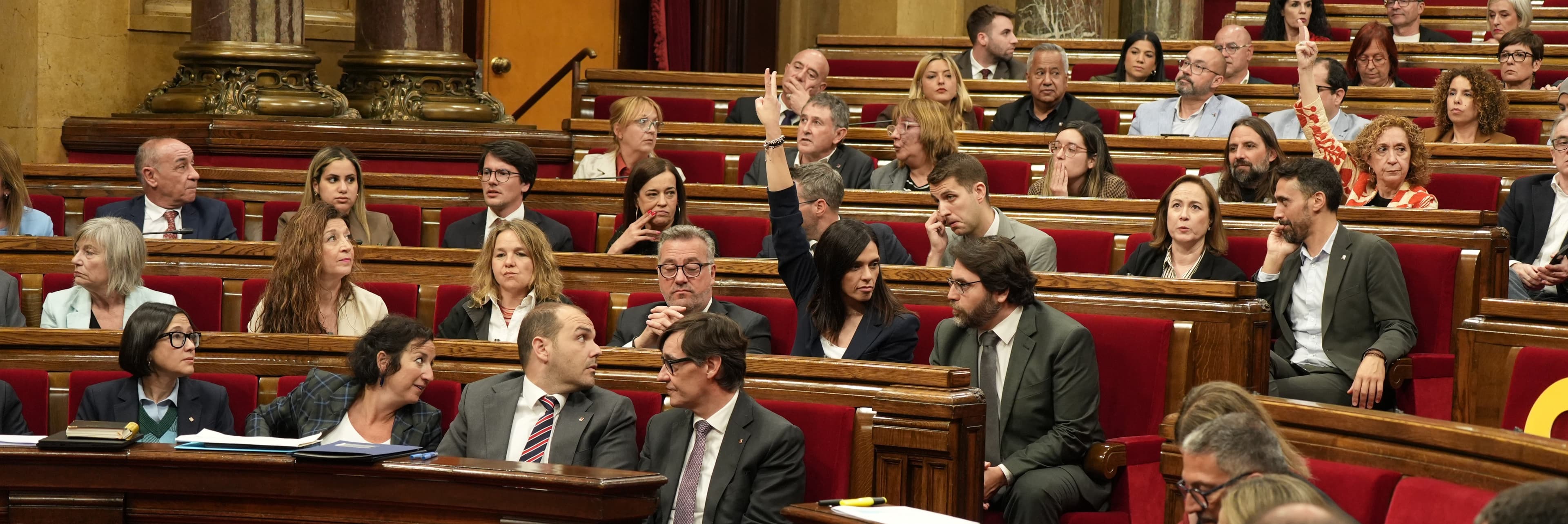 El Parlament convalida el suplement de crèdit entre peticions d'ERC i els Comuns