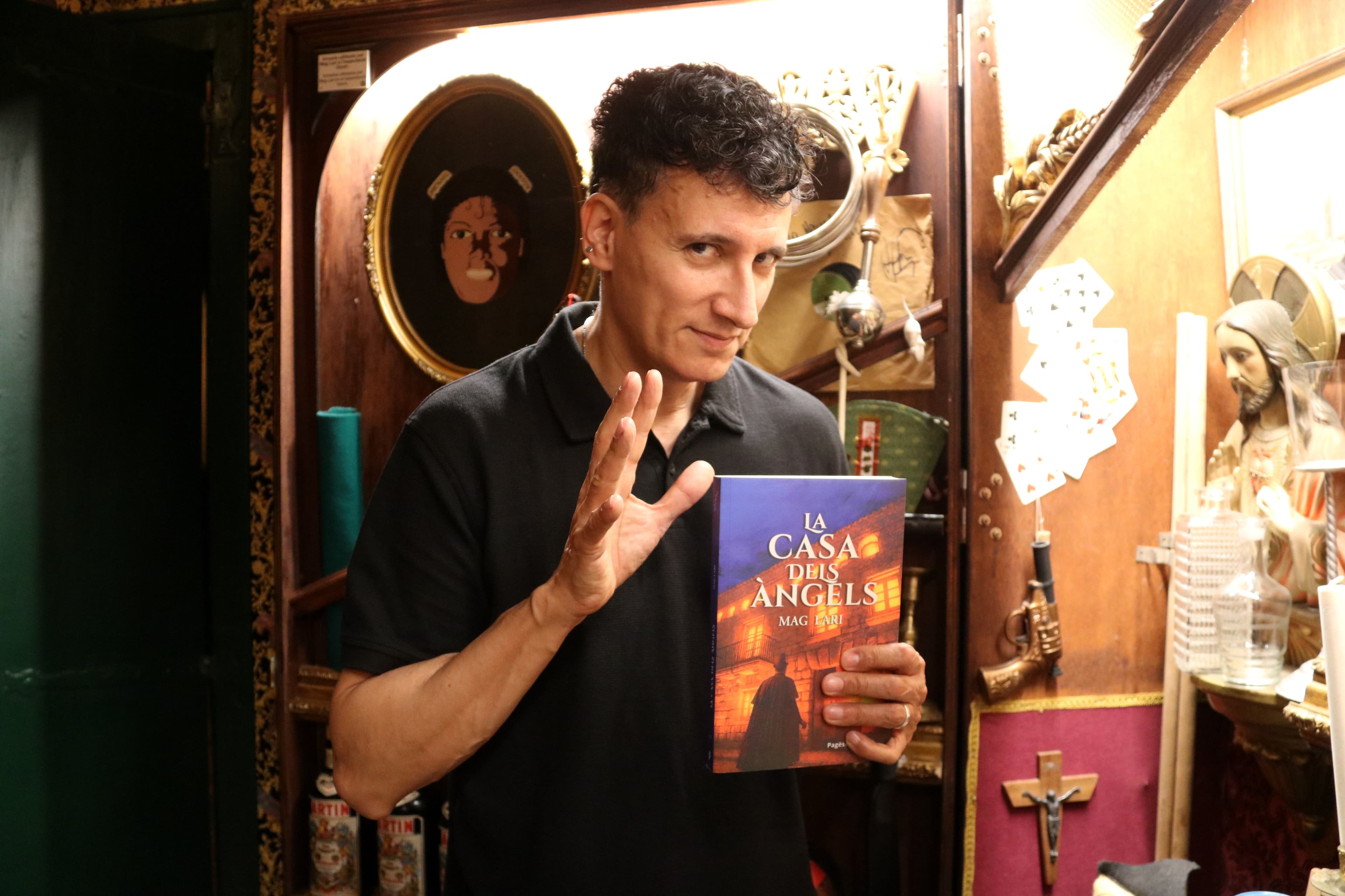 El Mag Lari publica la seva primera novel•la ‘La casa dels àngels’