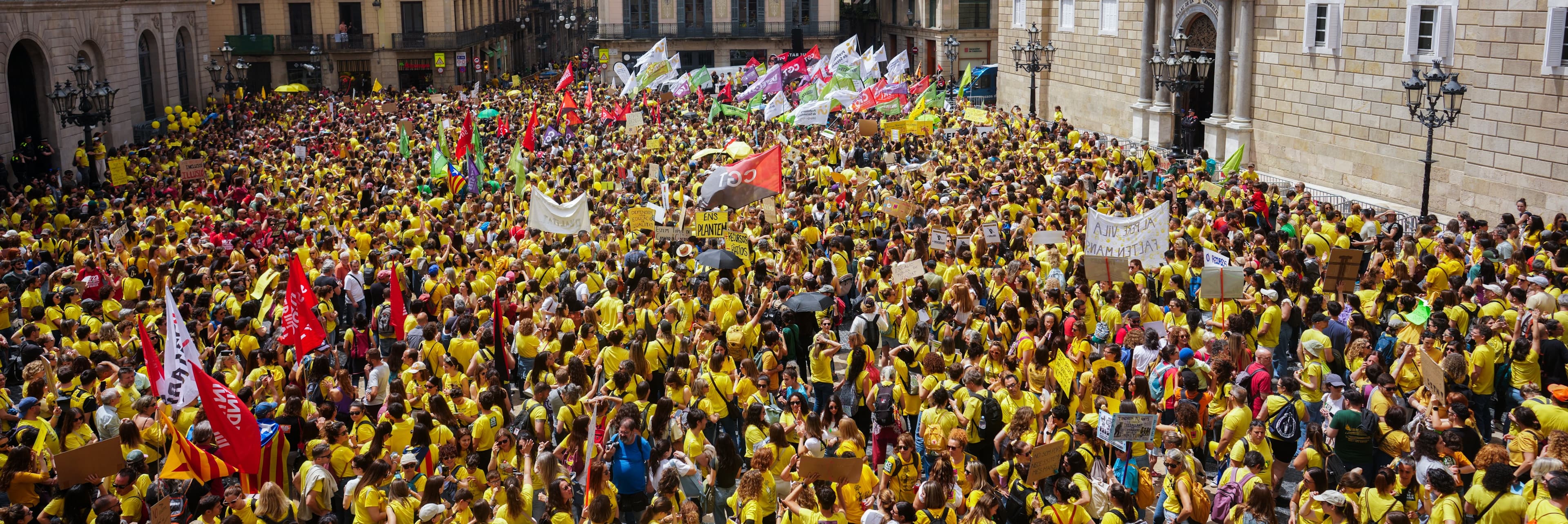 Milers de docents es manifesten a Barcelona en una nova jornada de vaga a tota Catalunya