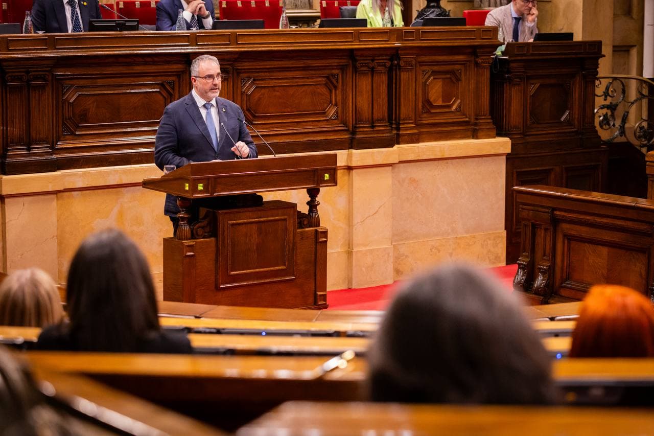 El Parlament aprova una proposta que promou la connexió del Pirineu i els campus universitaris amb busos directes