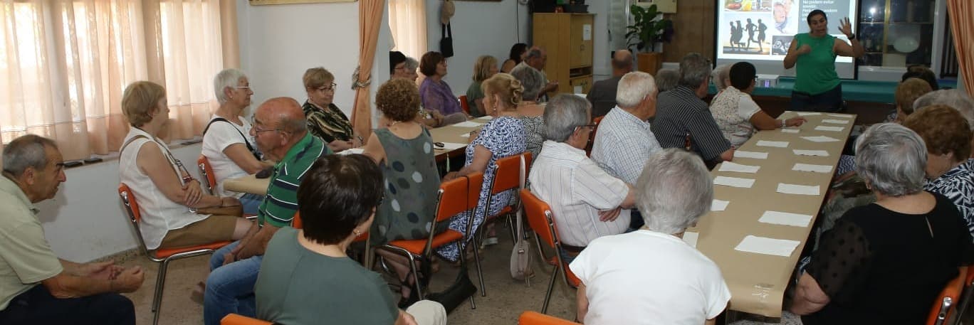 Un centenar de persones formen part de la 1a edició dels tallers ‘Ciència i Benestar’