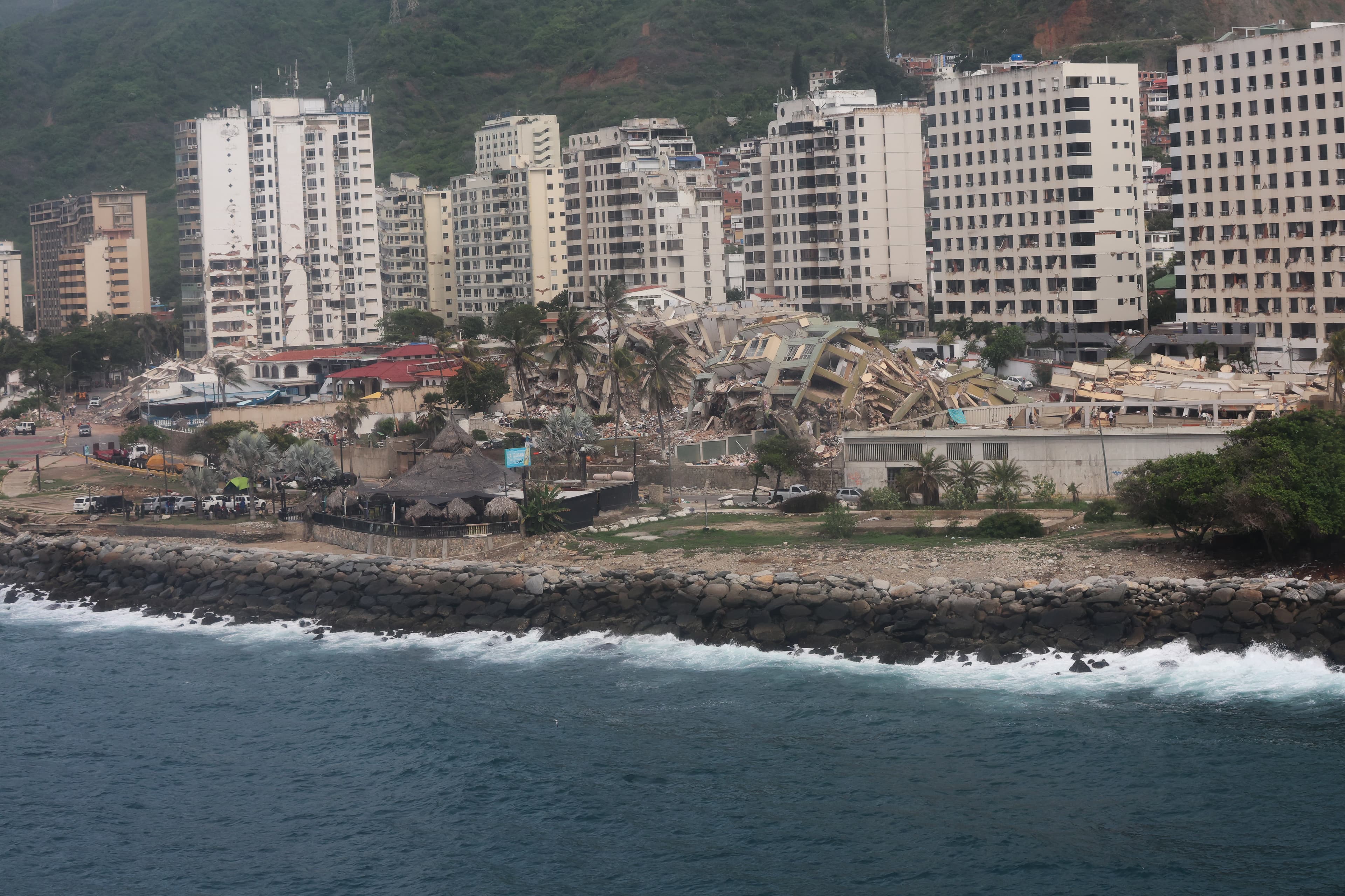 Exteriors eleva a 27 els espanyols morts pels terratrèmols a Veneçuela