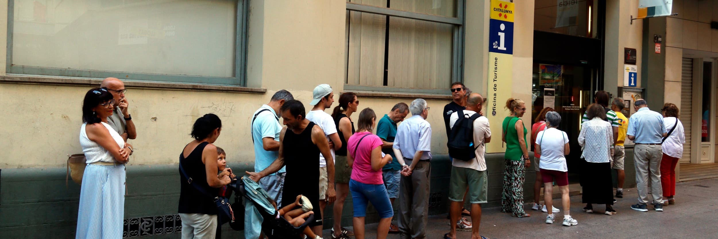 Lleida viu les hores prèvies a l’eclipsi total solar entre cues per aconseguir ulleres homologades i turistes internacionals