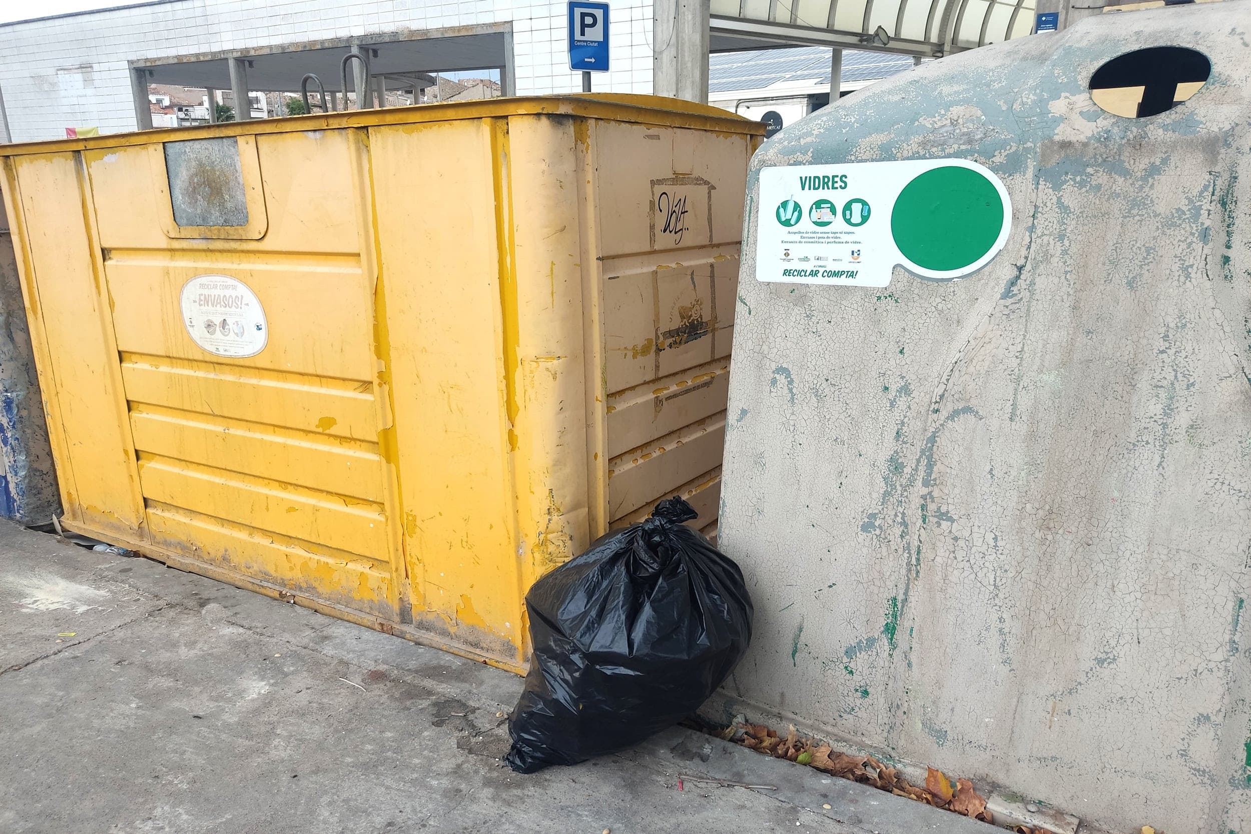 Tàrrega reforçarà la vigilància contra l’abandonament de residus al carrer