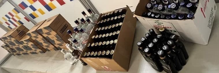 Intervenen 407 ampolles d'alcohol a la duana de la Farga de Moles amagades en un cotxe francès