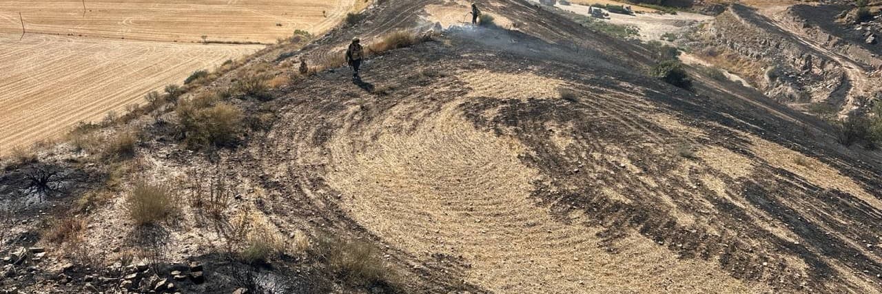 Controlat l'incendi de vegetació a Cervera que ha afectat una caseta d'obres i l'exterior d'una granja