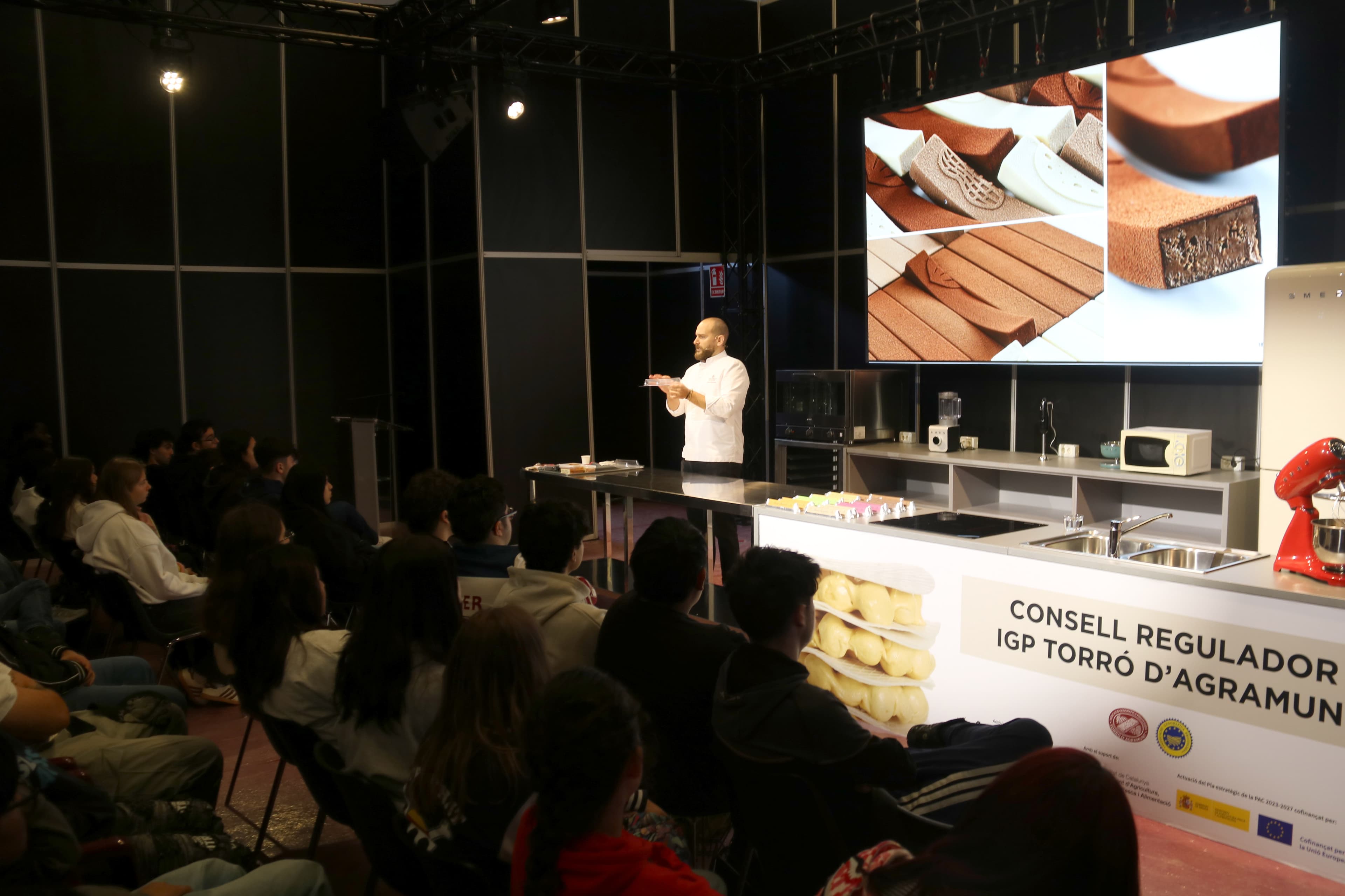 La 3a Acadèmia del Torró d'Agramunt anima uns 140 estudiants a endinsar-se en la seva aplicació a la cuina