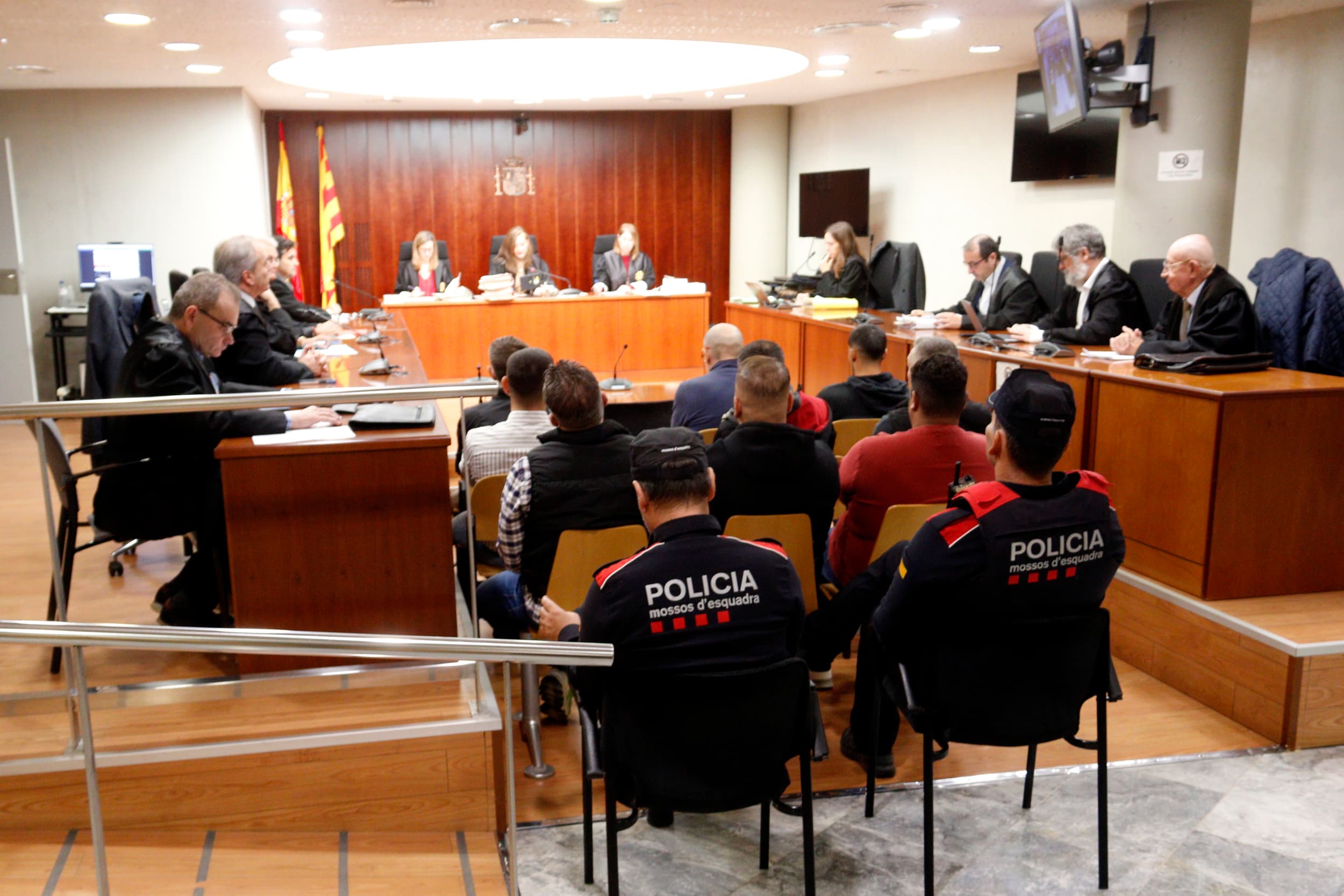 Condemnats a penes que sumen 30 anys de presó nou membres d'una xarxa que va moure 400 quilos de droga