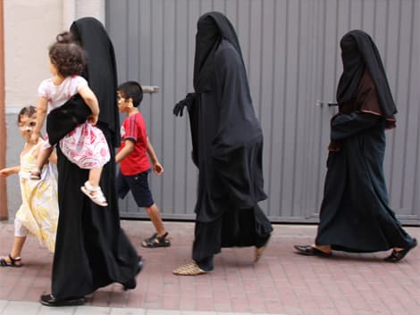 Disparitat d’opinions entre l’oposició sobre la prohibició del vel integral a Lleida