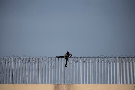 El govern espanyol confirma 57 morts en la frontera de Ceuta i eleva l’arribada de persones fins a les 50.000