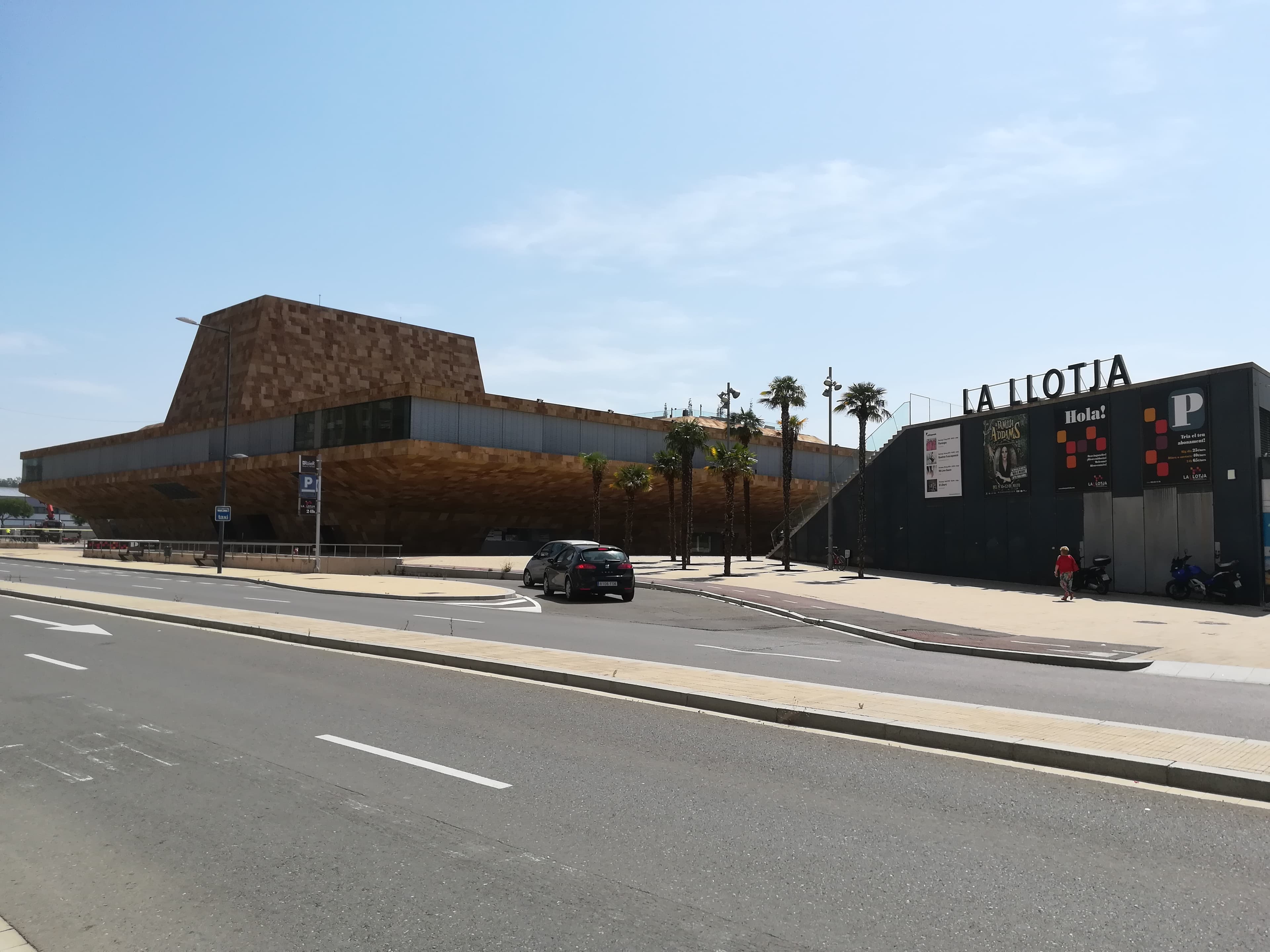 Identifiquen les menors que van apallissar una noia mentre ho gravaven a la plaça de la Llotja de Lleida