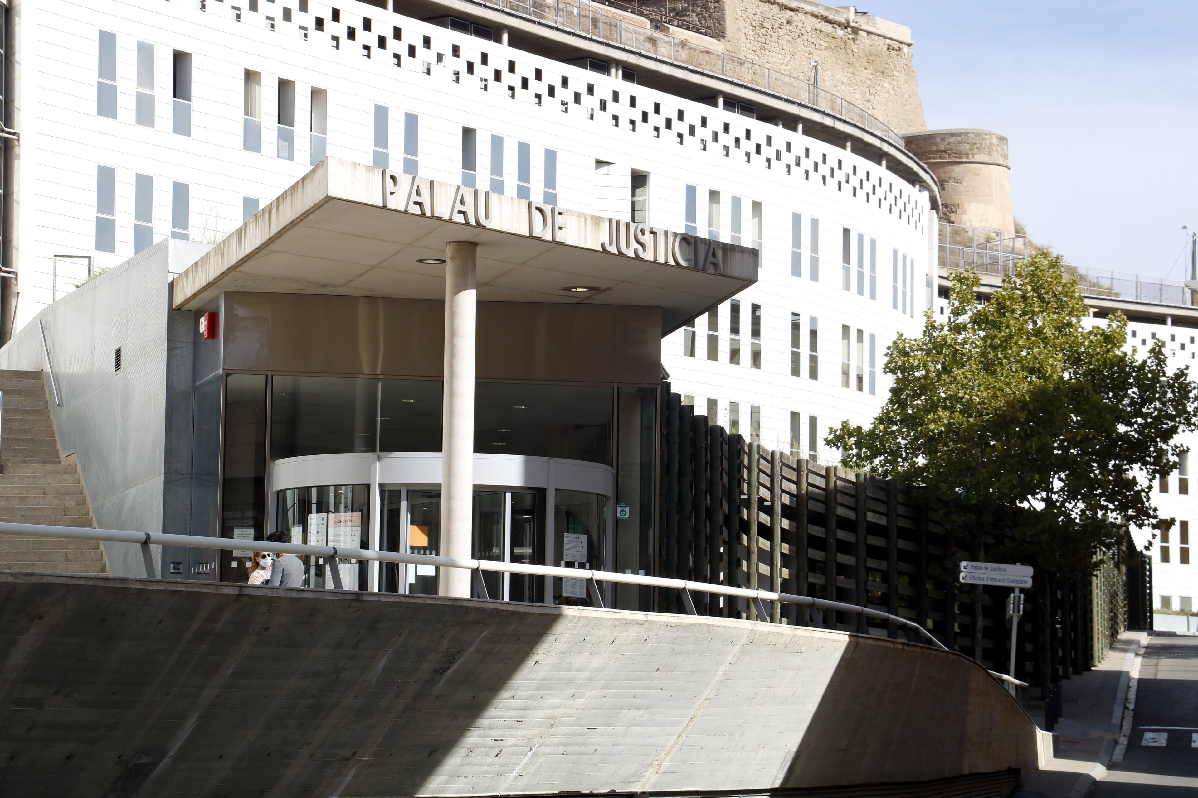 Demanen 13 anys de presó per a un home acusat de calar foc a casa i intoxicar un company de pis a Mollerussa