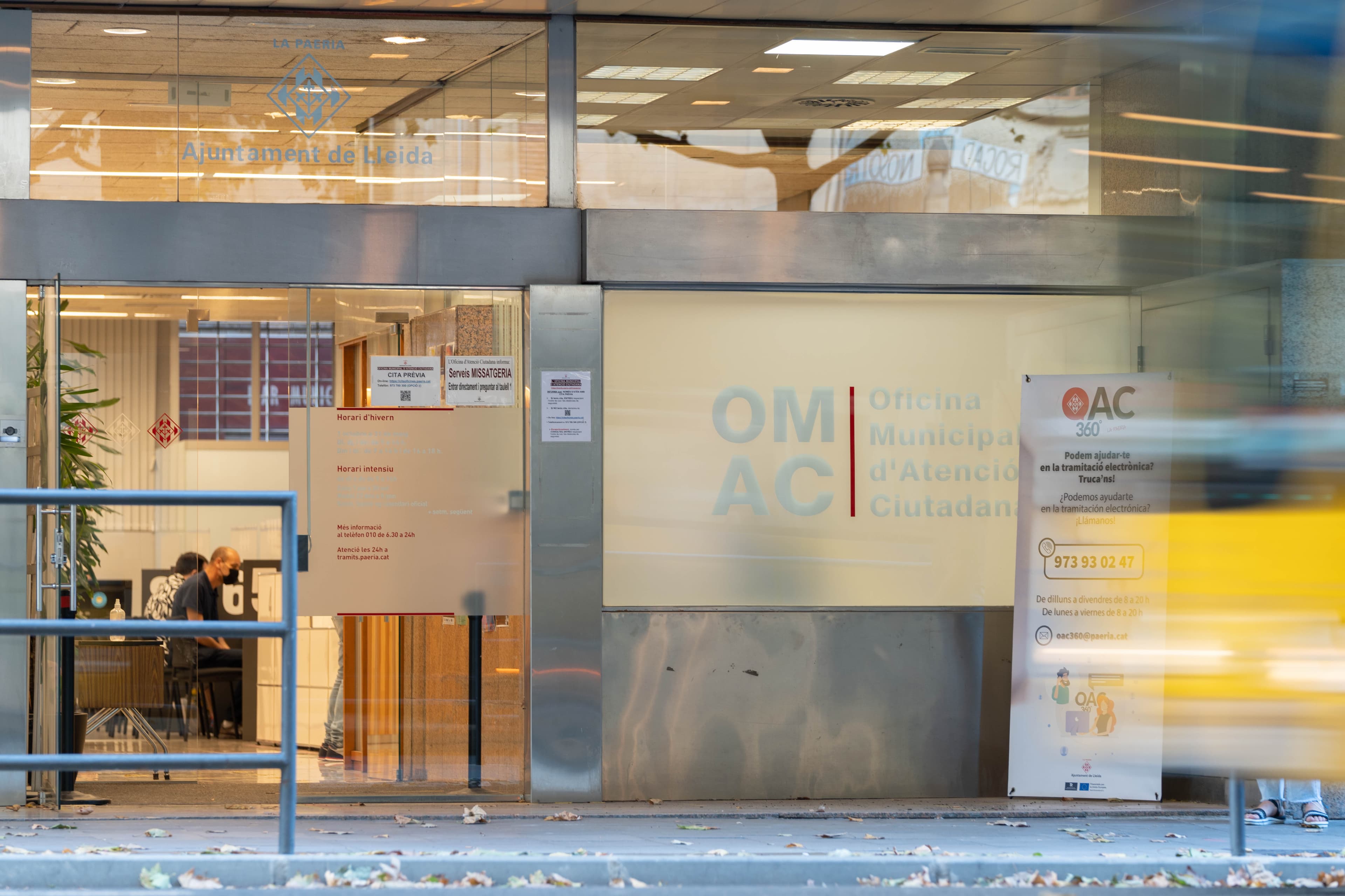 Cues a l’OMAC de Lleida per empadronar-se arran del procés de regularització extraordinària de migrants