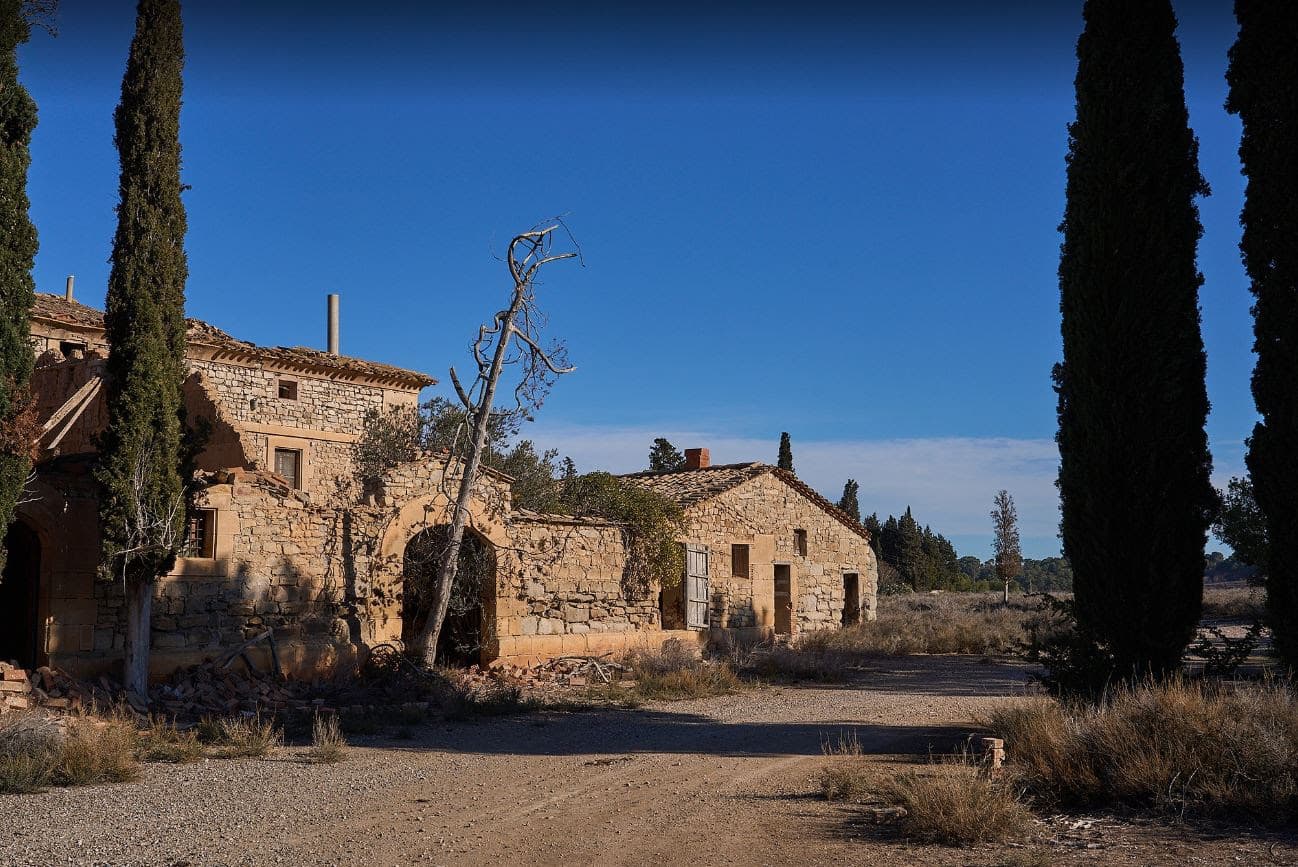 Salvem Cal Macià exigeix a Cultura que apuntali la casa de Vallmanya de manera urgent